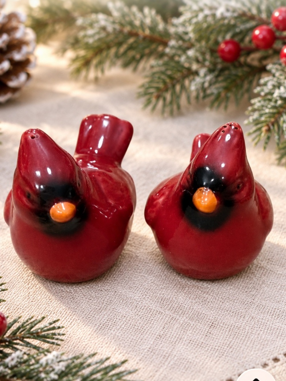 Cracker Barrel Red Cardinal Ceramic Mini Salt & Pepper Shakers